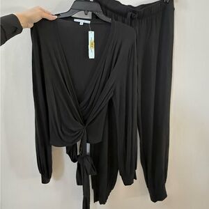 NWT Antonio Melani 2piece Black Set. Size Large